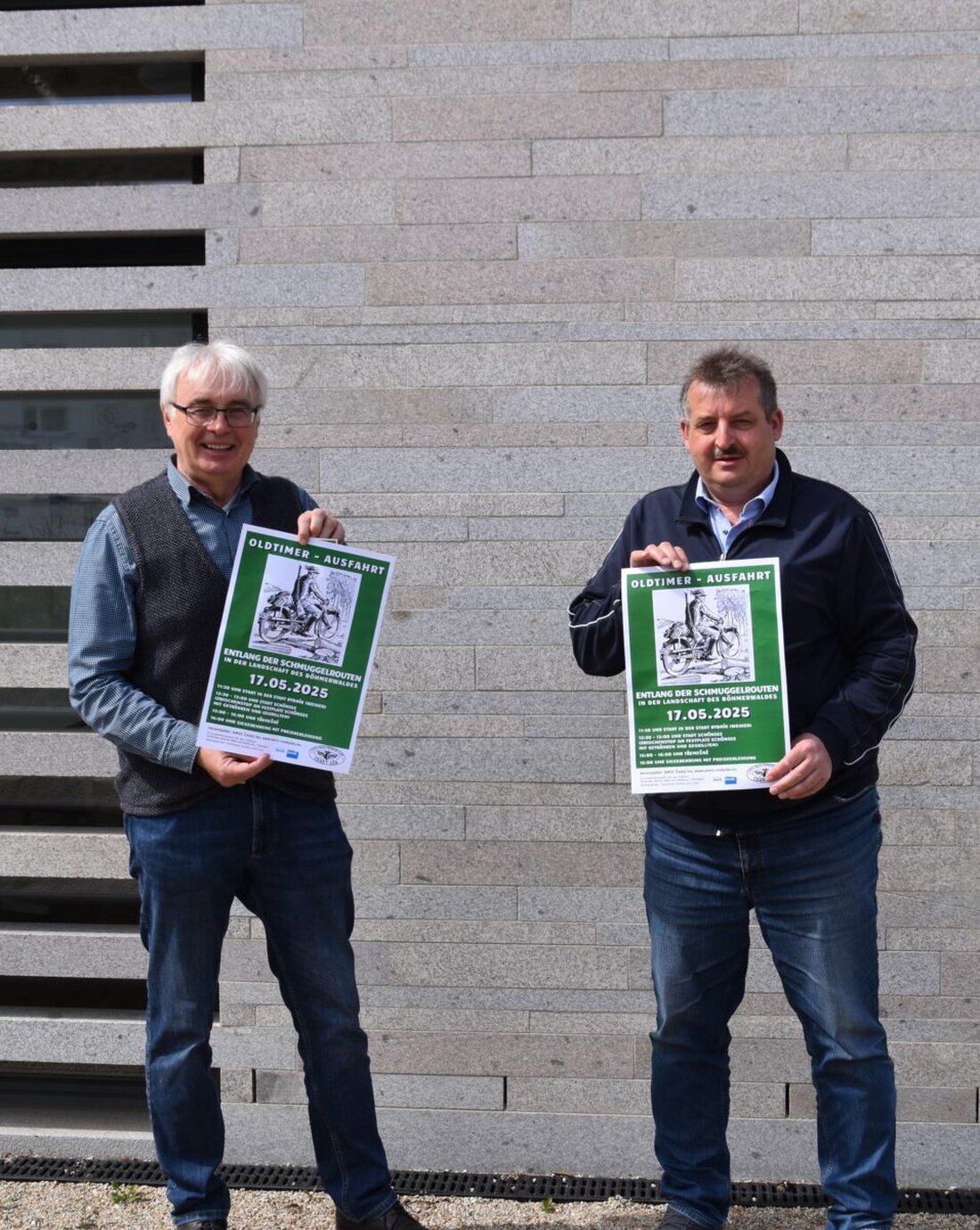 Schönsee. Eine Oldtimer-Ausfahrt startet am 17. Mai in Rybník, macht Mittagspause in Schönsee und endet in Třemešné. Rund 100 Fahrzeuge verschiedener Marken nehmen teil, es gibt Getränke und Grillgut.