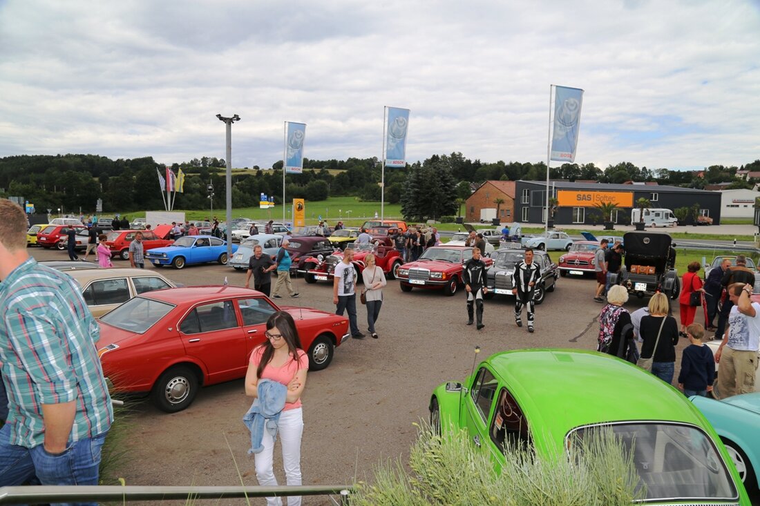Altenstadt/WN. Beim Oldtimertreffen in Altenstadt an der Waldnaab konnten die Besucher neben Klassikern im Bereich Kfz auch Traktoren und Motorräder bewundern – In jedem Fall hatten sie viel Spaß beim “Nostalgieren”. [&hellip;]