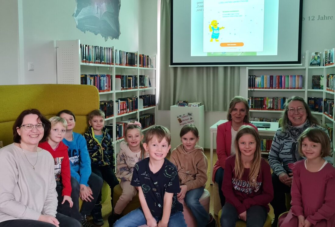 Eschenbach. Eine Sponsorin hat die Kosten für eine Onilo-Lizenz für die Stadtbibliothek übernommen, was interaktive Vorlesestunden ermöglicht. Die Jahreslizenz ist teuer, doch dank Silvia Mulzer können Kinder weiterhin in den Genuss des "Bilderbuchkinos" kommen.