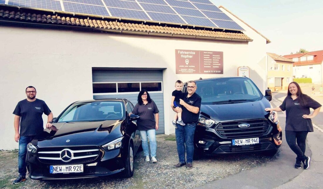 Eslarn. Die Familie Hopfner betreibt einen Fahrservice, der Bewegungsfreiheit für jüngere und ältere Menschen im ländlichen Raum verbessert. Sie bieten Spezialfahrzeuge auch für Rollstuhlfahrten und ein Jugendtaxi an.
