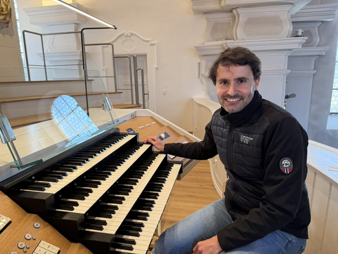 Erbendorf. Die Kirchenmusik Erbendorf veranstaltet am 25. Mai um 19.00 Uhr ein Orgelkonzert mit Stücken für Orchester, gespielt von Claudius Pflüger. Orchesterwerke von Beethoven und anderen werden auf der Orgel präsentiert, der Eintritt ist frei.