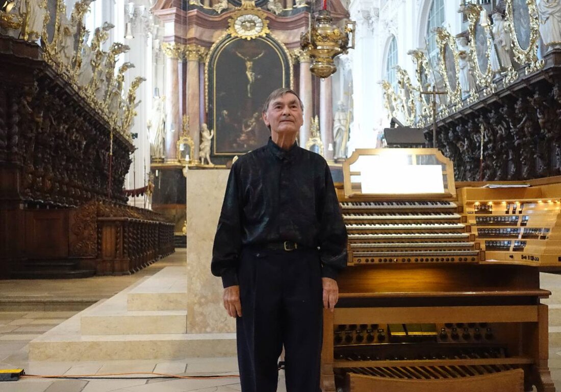Waldsassen. Die Stadt Waldsassen organisiert in der Stiftsbasilika ein Orgelkonzert mit Prof. Günther Kaunzinger am 3. August 2025 um 17.00 Uhr. Tickets sind auf okticket.de erhältlich, wo die Besucher ein Programm aus bekannten und unbekannten Orgelwerken sowie Improvisationen erleben können.