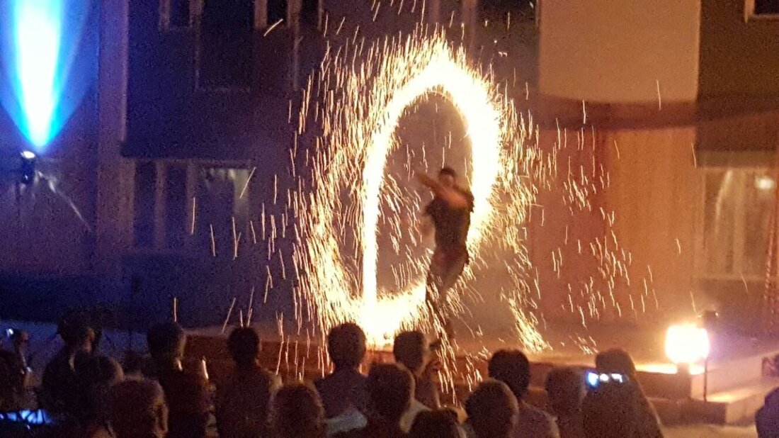 Altenstadt/WN. Einen Hauch von „Tausend und einer Nacht“ erlebten am Dienstag rund 600 Zuschauer auf der Rathauspiazza in Altenstadt: Zum Abschluss der diesjährigen Sommerserenaden lud die Gemeinde zur „Orientalischen Nacht“ – [&hellip;]