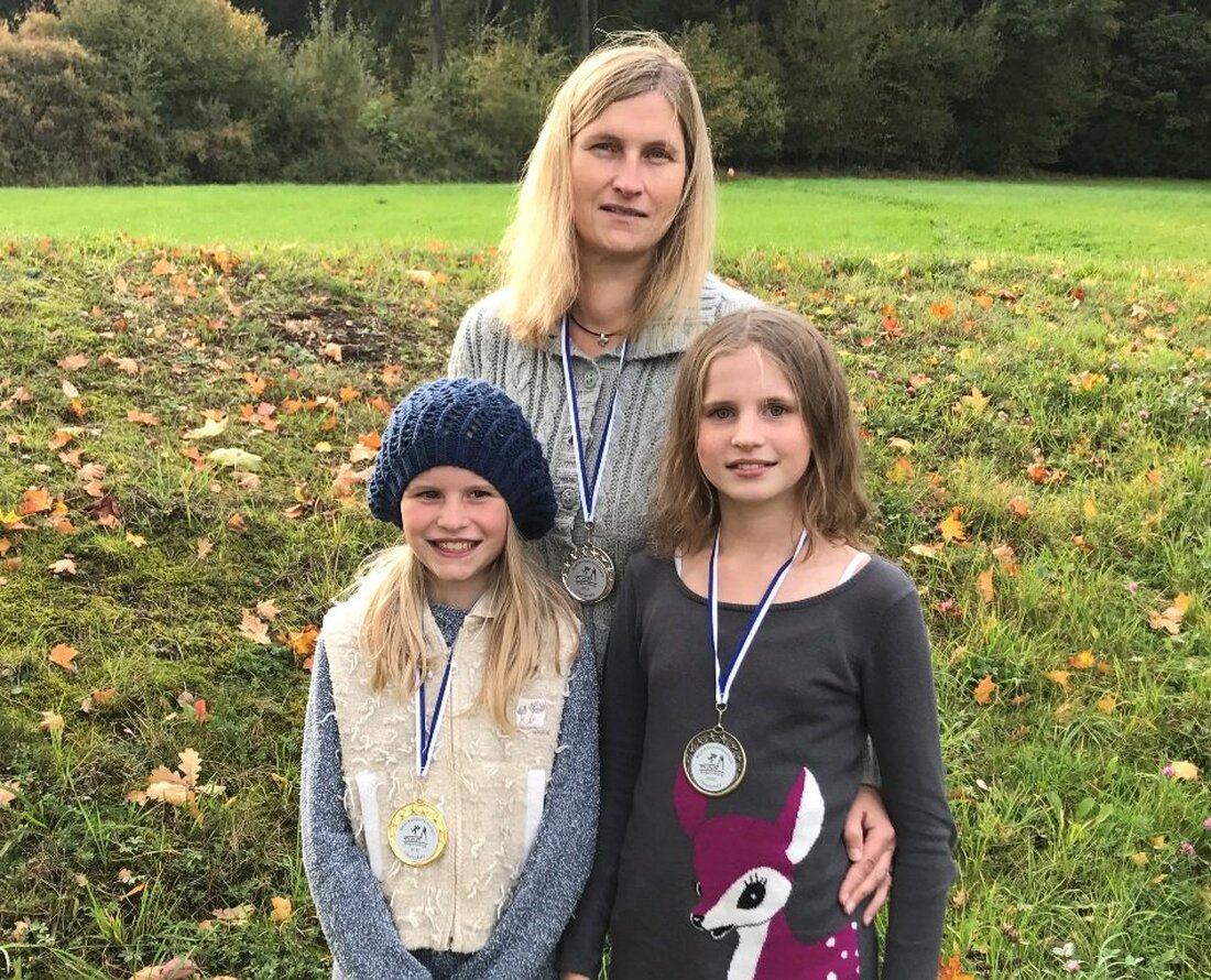 Pechbrunn. Die Orientierungslauf-Familie Döhler aus Pechbrunn bewies erneut ihre Fitness, als sie bei den Bezirksmeisterschaften in Süßenbach drei Medaillen abräumte. Von Udo Fürst Mit je einer Gold, Silber und Bronze-Medaille [&hellip;]