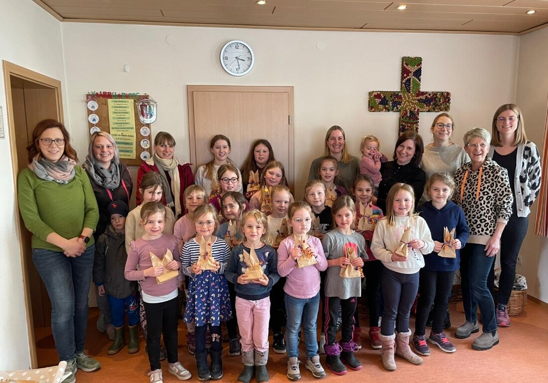 Pechbrunn. Im Gemeindehaus Groschlattengrün feierten 20 Kinder einen bunten Nachmittag mit Basteln, Eierfärben und großer Nestersuche. Eltern staunten, lachten und hielten die Freude fest. Eine warme Einstimmung auf Ostern.