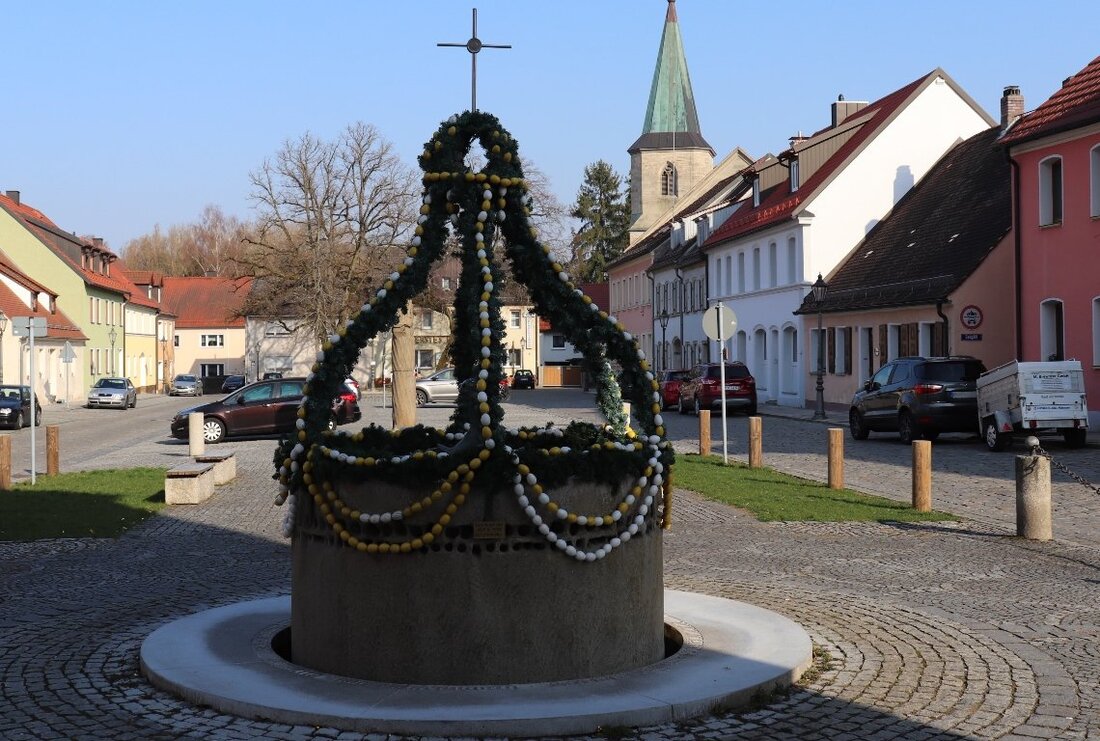 Grafenwöhr. Wunderbare Farbtupfen in der noch relativ blumen- und blütenarmen Zeit bilden die Osterbrunnen auch in unserer Region: In Grafenwöhr sorgen die SPD Frauen für den bunten Farbklecks. Von Doris [&hellip;]