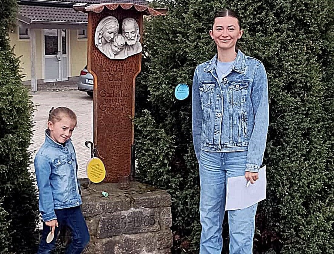 Schirmitz. Rund 70 Kinder nahmen an der Ostereierschnitzeljagd des Obst- und Gartenbauvereins teil, wobei Holzeier den Weg weisen und das Thema "Tiere im Garten" im Fokus stand. Hannah Bauer und Alva Härtel gewannen die Hauptpreise.