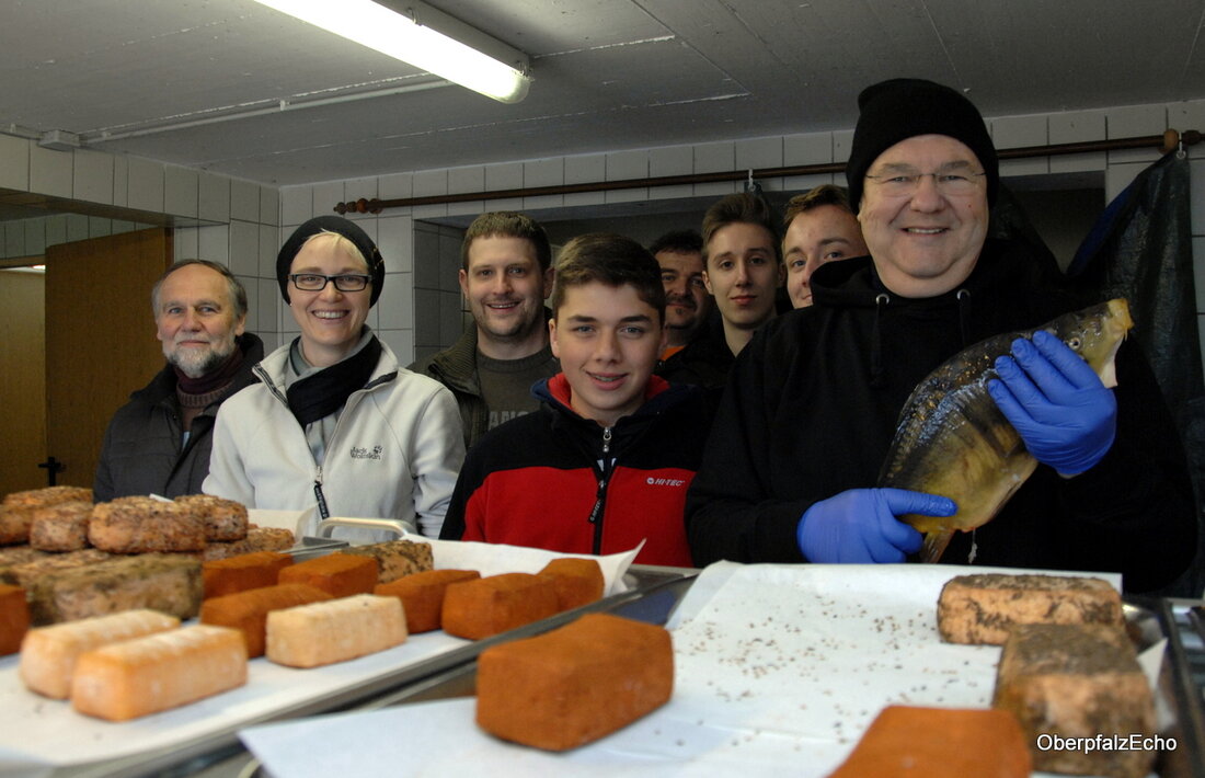 Floß. Der Osterfischmarkt des Fischereivereins wirft seine Schatten voraus. Bereits jetzt laufen die Vorbereitungen für den gefragten Fischmarkt am Gründonnerstag. Um den Nachfragewünschen gerecht zu werden, werden die Vorbestellungen bereits [&hellip;]