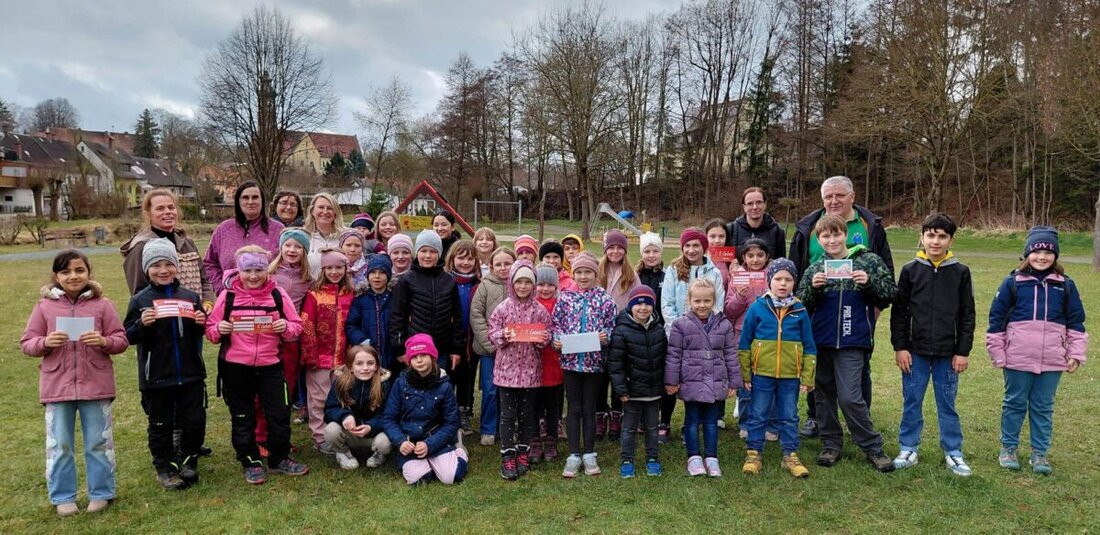 Floß. Die Jugendgruppe Woidkraxler des Waldvereins hat am Karsamstag ihre Osterhasenrally in der Freizeitanlage Mühlpaint ausgerichtet. Nahezu 40 Kinder meisterten fünf Spielstationen und einen Rundweg mit Rätseln.