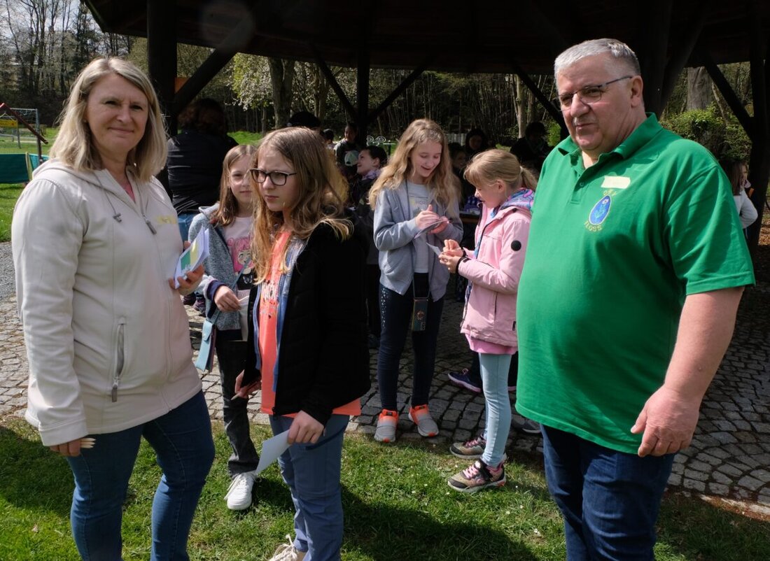 Floß. Über 40 Kinder der ersten bis fünften Klassen erfreuten sich bei der Osterhasenrallye des Oberpfälzer Waldvereins an Spielen und Rätseln. Maria Klymenko, Sarah Stetter und Eltaf Neyazi gewannen Medaillen, während alle Kinder einen Trostpreis erhielten.