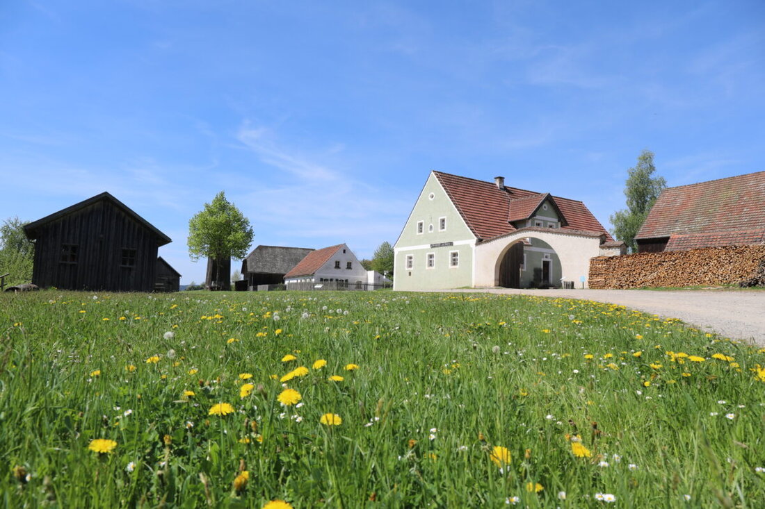 Nabburg. Am Ostermontag, 6. April, lädt das Freilandmuseum Oberpfalz zum großen Ostersuchspiel für Familien ein. Start 13 Uhr; Teilnahme im Eintritt, keine Anmeldung, wegen Baustellen mögliche Umleitungen, Infos auf der Homepage.