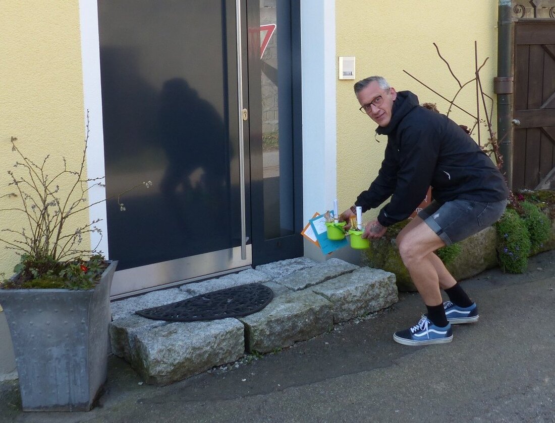 Leuchtenberg. Wenn die Kinder schon nicht in den Kindergarten dürfen, dann kommt der Kindergarten eben zu den Kids nach Hause! Patrick Schu, Leiter im Kindergarten St. Johannes, und seine Kolleginnen [&hellip;]