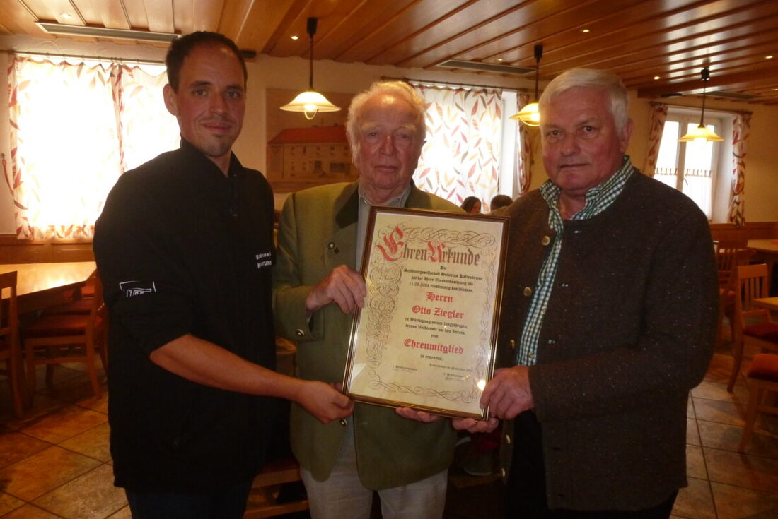 Kaltenbrunn. Otto Ziegler wurde zum Ehrenmitglied der Hubertus-Schützen ernannt. Die Verleihung fand am Senioren-Nachmittag statt, wo auch über die Teilnahme am Oktoberfestzug 2025 berichtet wurde.