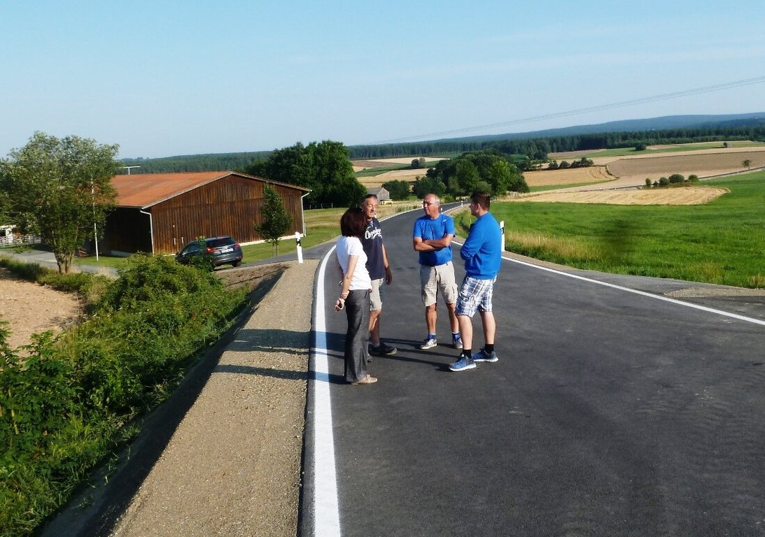 Parkstein/Schwand. Endlich! Das denken sich mit Sicherheit viele, die von Parkstein nach oder Richtung Schwand wollten. Auch die Hammerleser werden sich freuen, denn ab sofort wird der Verkehr auch dort [&hellip;]