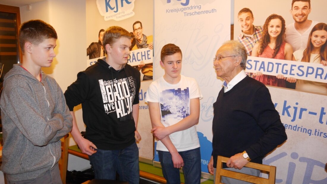 Tirschenreuth. „Gelitten – aber nicht gefallen“. Der Zeitzeuge und Überlebender des Holocaust Prof. Dr. Alexander Fried erzählte beim Stadtgespräch des Kreisjugendring in Tirschenreuth von Erlebtem in drei Konzentrationslagern und der [&hellip;]