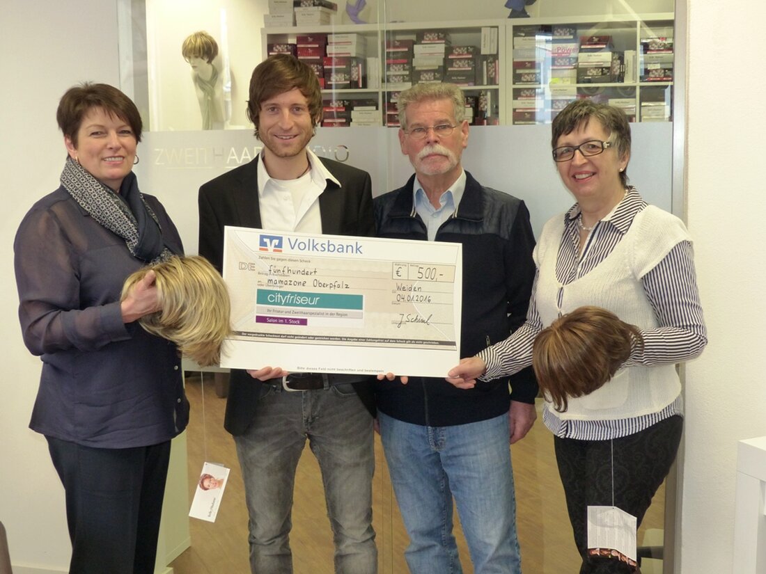Weiden.  Die Brustkrebs-Selbsthilfegruppe „mamazone-oberpfalz“ bekam für ihre Arbeit, und die Betroffenen eine Spende von 500 Euro. Der Cityfriseur aus Weiden, der unwahrscheinlich viel mit „Haarlosen“ zu tun, hat sich spontan [&hellip;]