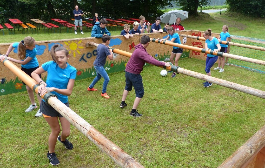 Döllnitz. Vergesst den Kickertisch und den Nervenkitzel um die kleine Kugel! In Döllnitz wird Kicker zur ganz großen Nummer: Denn auch in diesem Jahr lädt die KLJB Leuchtenberg zum Riesenkickerturnier [&hellip;]