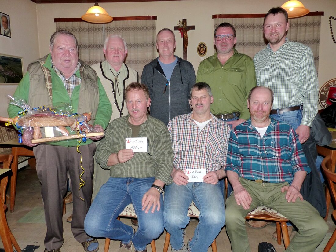 Glaubendorf. Die Jagdgenossenschaft Glaubendorf veranstaltete dieses Jahr ein Preisschafkopf-Turnier für den guten Zweck. Der Erlös soll an “Helfer vor Ort” gehen. Albert Bauer konnte sich dabei den ersten Platz erkarteln. [&hellip;]