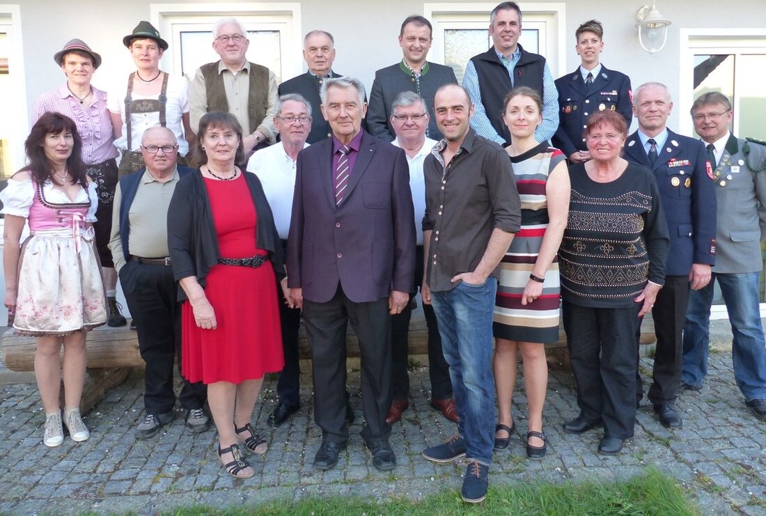 Michldorf. Das Vereinsleben in Michldorf hat Johann Stiegler stets aktiv mitgeprägt. Da ist es wenig überraschend, dass auch alle zu seinem 70. Geburtstag kamen. Im Feuerwehrhaus ließen sie ihn hochleben, [&hellip;]