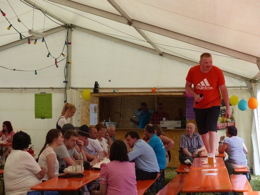 Döllnitz. Beim Dorffest passte einfach alles, das Wetter, die Musik, die Gäste und der Erlös vom Maibaum. Die Feuerwehr hatte zum 4. Dorffest auf den Spielplatz eingeladen. Bereits am Samstagabend [&hellip;]