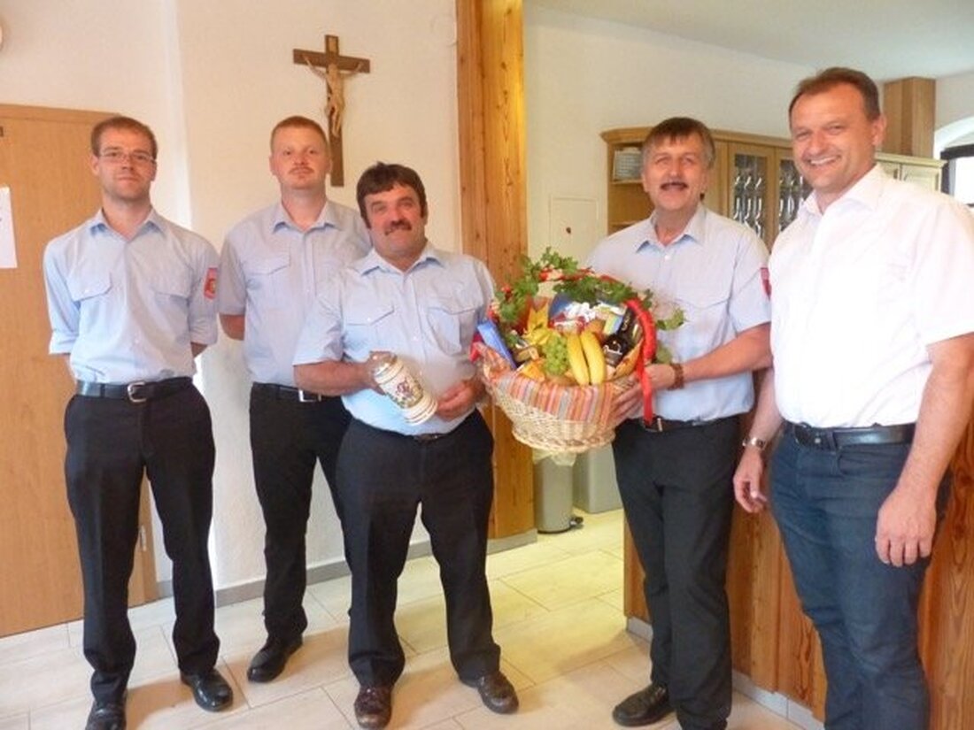 Döllnitz. 24 Jahre Dienst für den Nächsten, das Bedarf schon einer Anerkennung. Josef Bäumler hatte über zwei Jahrzehnte das Amt des Kommandanten der Feuerwehr inne. Die Döllnitzer Wehr mit Vorsitzenden [&hellip;]