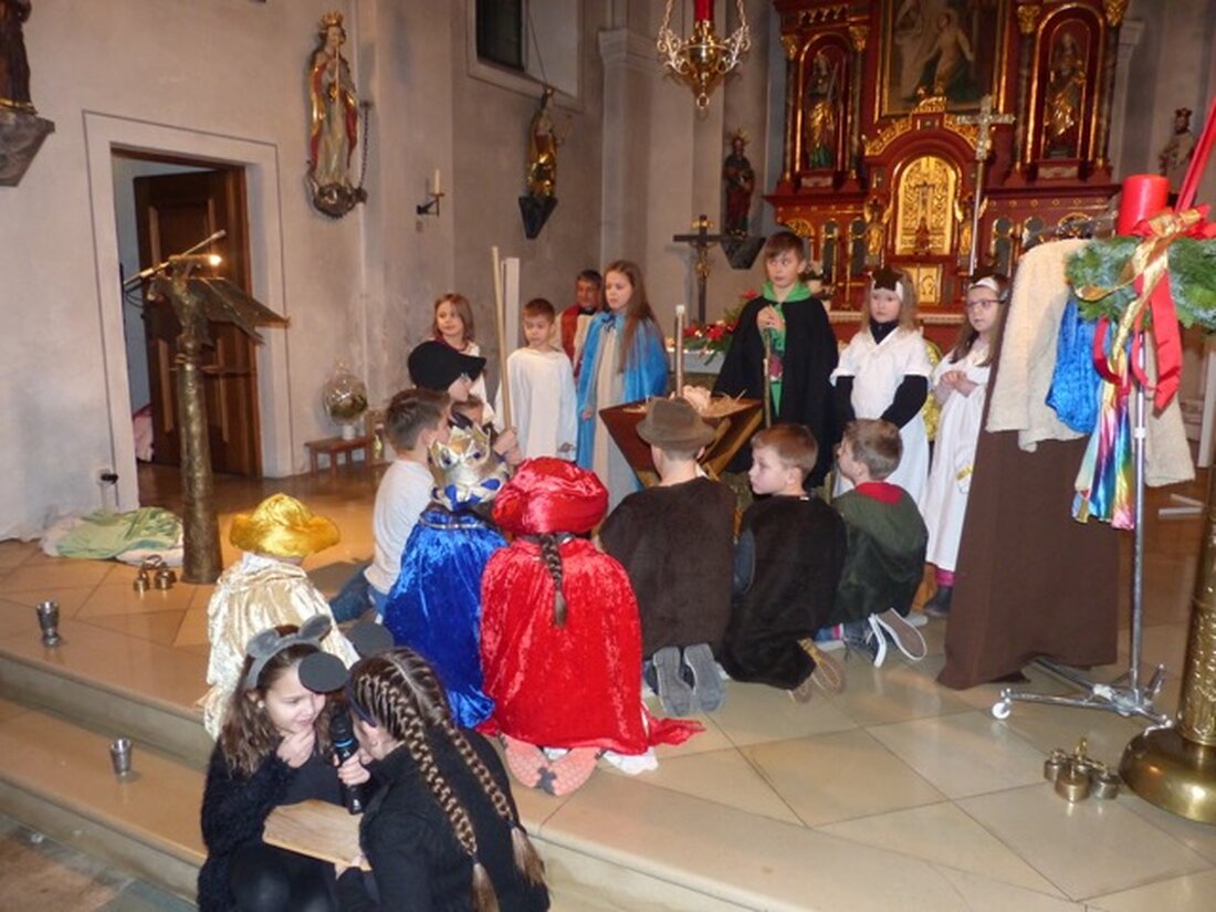 Leuchtenberg. Bei der Adventsandacht führten die Kinder der Grundschule das Krippenspiel „Weihnachten in der Rumpelkammer“ in der Pfarrkirche auf. Die Zuschauer waren begeistert von dem etwas anderen Krippenspiel.  Von Sieglinde Schärtl [&hellip;]