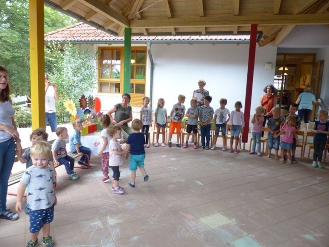 Leuchtenberg. „Viel Zeit, Ruhe und Freude“ so steht es auf den Kissen für die Ruhebank, die Leiterin Veronika Rupprecht vom Elternbeirat des Kindergarten St. Johannes zum Abschied bekam. Im Stuhlkreis [&hellip;]