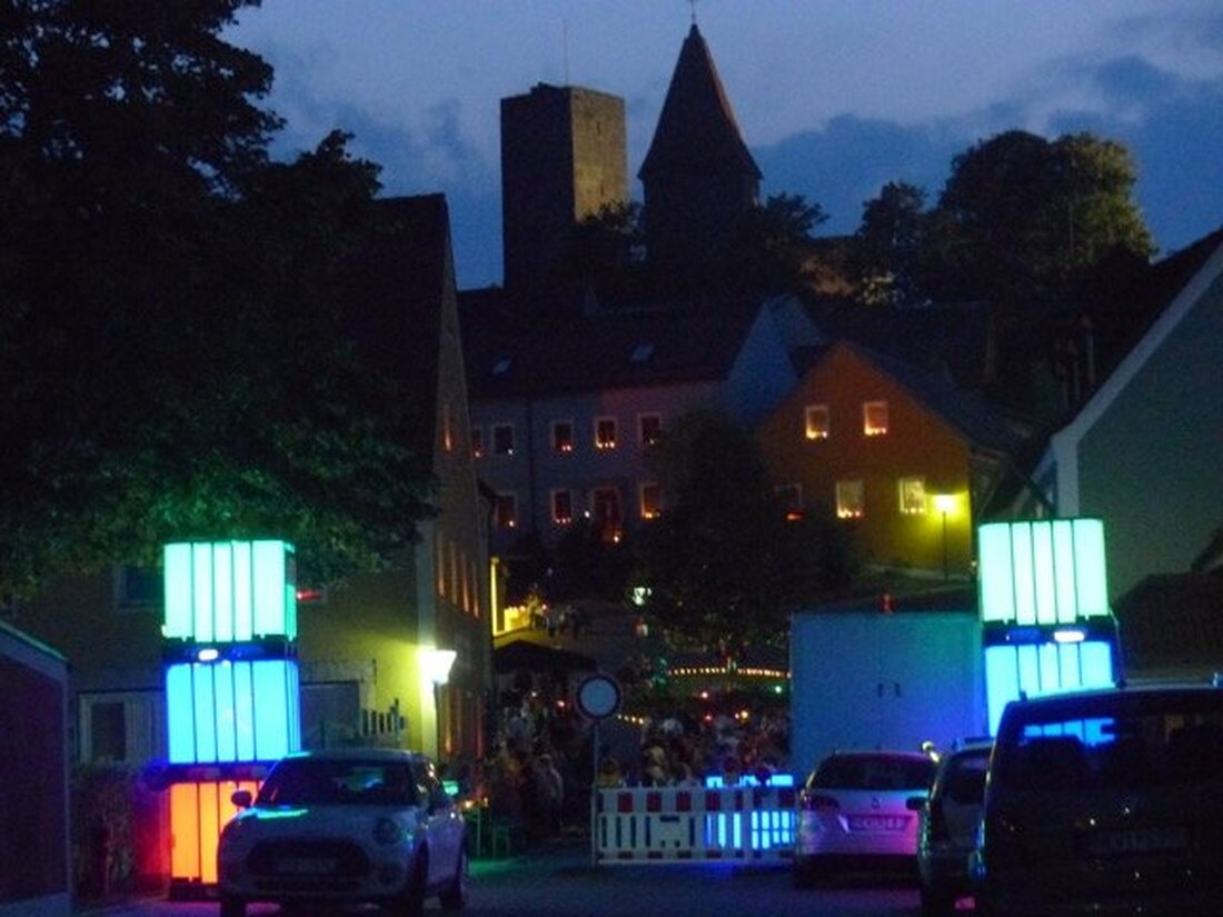 Leuchtenberg. Alle guten Dinge sind drei und so wurde das 3. Lichterfest“ abermals und sogar noch ein größerer Erfolg, als die zwei zuvor. Der Andrang war so enorm, dass zusätzlich [&hellip;]