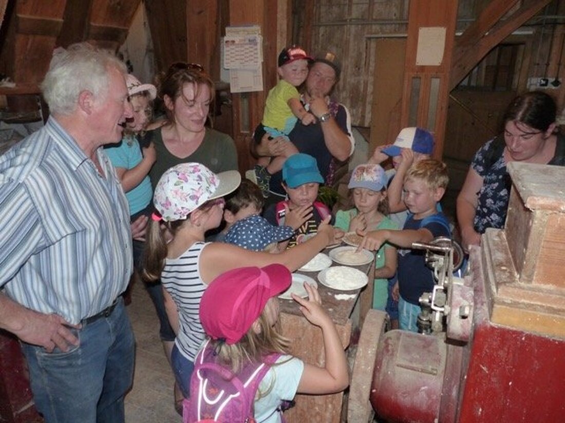 Hammermühle/Lückenrieth. Über 25 Kinder machten sich gemeinsam mit den OWV-Mitgliedern aus Leuchtenberg, Josef Schieder und Hans Reintsch, auf den Weg von der OWV-Vereinsecke in Leuchtenberg zur Hammermühle bei Lückenrieth. Im [&hellip;]
