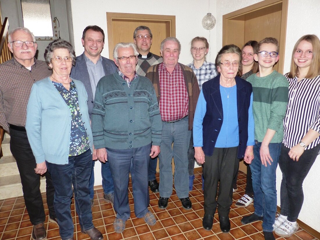 Döllnitz. Der Älteste Döllnitzer Karl Bäumler feierte im Kreise seiner Familie und Vertretern aus Kirche und Vereinen seinen 85. Geburtstag. Von Sieglinde Schärtl Als zweites Kind wurde er von Maria [&hellip;]