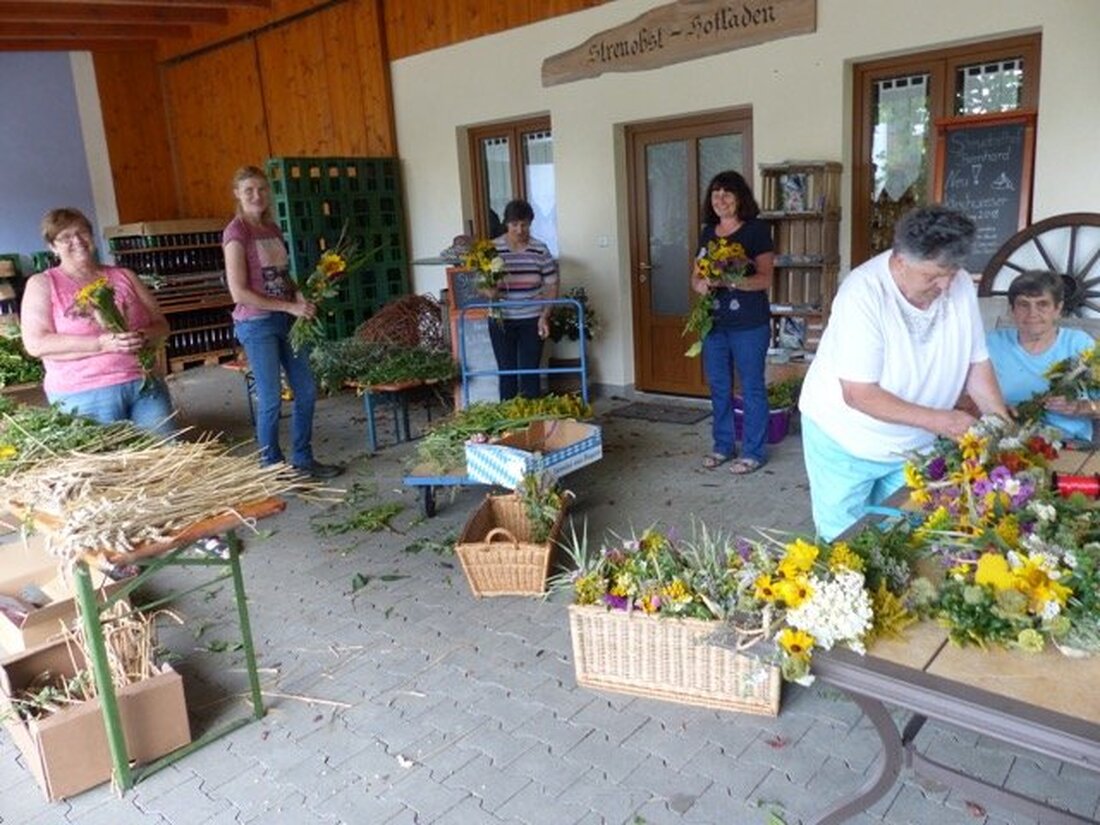 Leuchtenberg/Steinach. Seit Jahrzehnten beteiligt sich der Katholische Frauenbund (KDFB) am Schmuck für die Pfarrkirche St. Margareta. Auch in diesem Jahr sorgten sie mit Kräuterbüscheln dafür. Von Sieglinde Schärtl Im Hof [&hellip;]