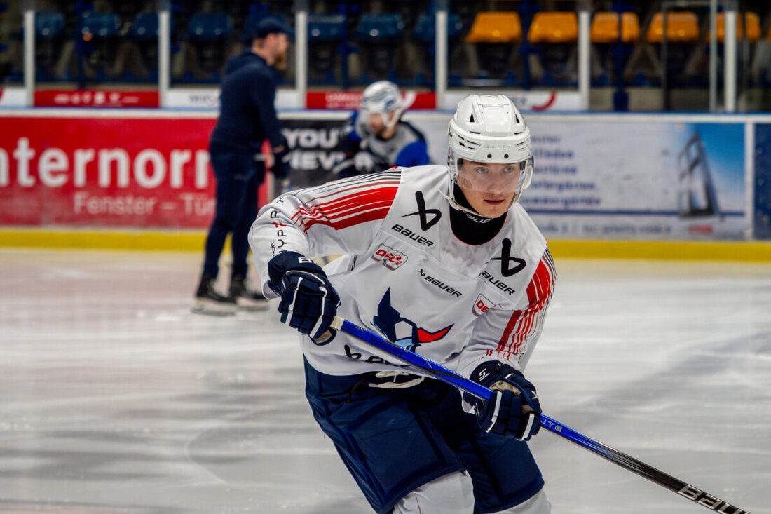 Weiden. Die Blue Devils Weiden begrüßen den 21-jährigen Stürmer Viktor Buchner von den Schwenninger Wild Wings im Probetraining. Am Ende der Woche wird über eine Förderlizenz entschieden.