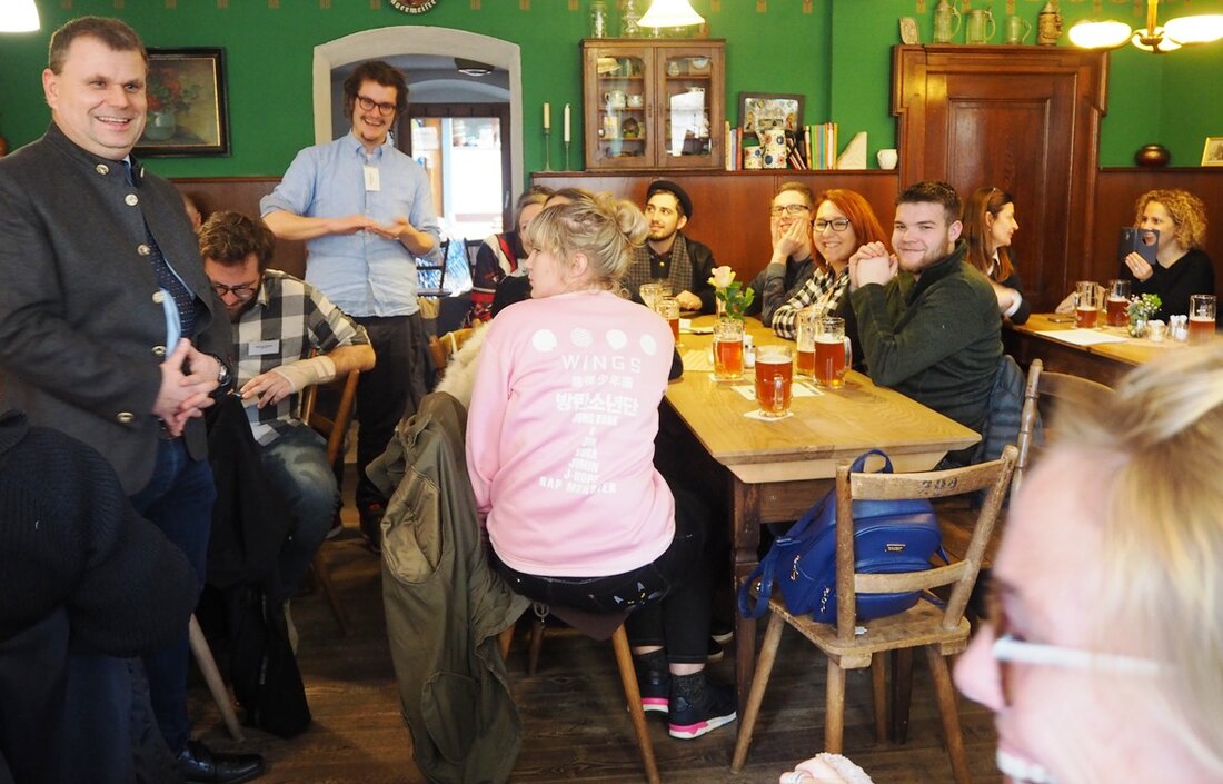 Windischeschenbach. Im Rahmen der internationalen Tagung von Operation Friendship besuchten die Gäste aus aller Welt auch eine traditionelle Zoiglstube in Windischeschenbach. Für eine internationale Tagung, um beispielsweise kommende Jugendaustausprogramme zu [&hellip;]