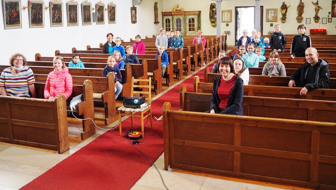 Neustadt/Störnstein. Der Neustädter Kinderferienclub ließ sich am vergangenen Dienstag trotz anfänglicher Regenschauer nicht von seiner geplanten Wanderung abhalten. Rund zwanzig unerschrockene Sprösslinge und ihre Begleiter marschierten angeführt von Kaplan Pater [&hellip;]