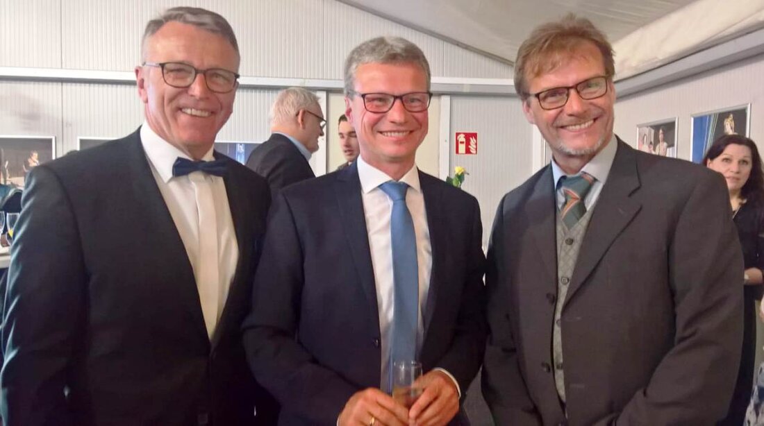 Tirschenreuth. Auf Einladung von Stefan Tilch, Intendant des Landestheaters Niederbayern, war Bürgermeister Franz Stahl am vergangenen Wochenende in Landshut zu Gast bei der Premiere des Musikdramas „Das Rheingold“ von Richard [&hellip;]