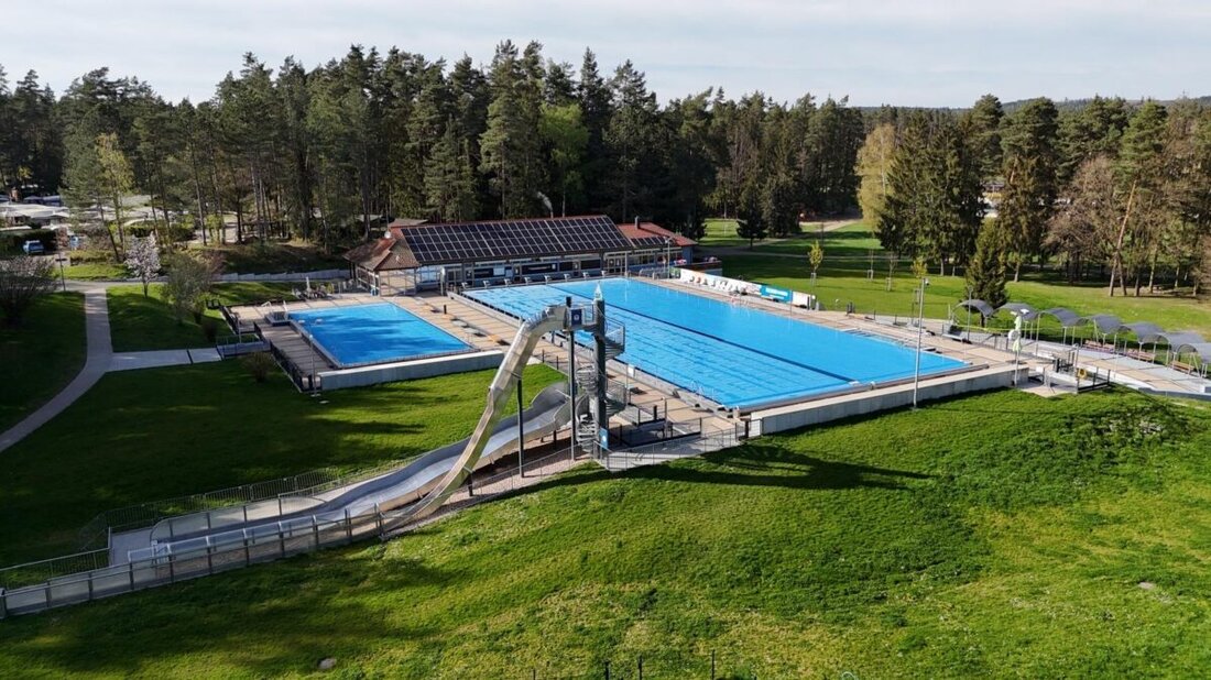 Weiden. Am Donnerstag, 2. Oktober, sind alle Weidener zum "Einheitsbuddeln 2025" ins Schätzlerbad eingeladen. Es werden wieder neue Bäume gepflanzt.