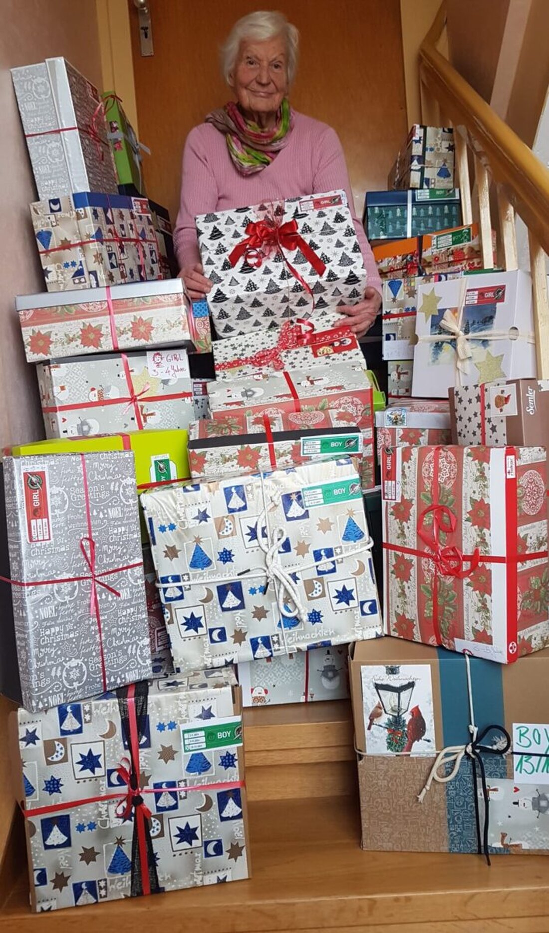 Weiden. Seit mehr als 20 Jahren packen Frauen der Frauenbund-Gymnastikgruppe Geschenke für Weihnachten im Schuhkarton. Heuer gehen die Päckchen nach Bulgarien, Rumänien, Serbien und in die Ukraine.