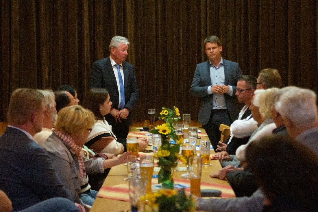 Weiden. Die geplante Stromtrasse durch Bayern polarisiert gerade im Weidener Osten viele Anwohner, da diese direkt davon betroffen wären. Dementsprechend groß war das Interesse am „politischen Biergartengespräch“ mit dem CSU-Oberbürgermeisterkandidaten [&hellip;]