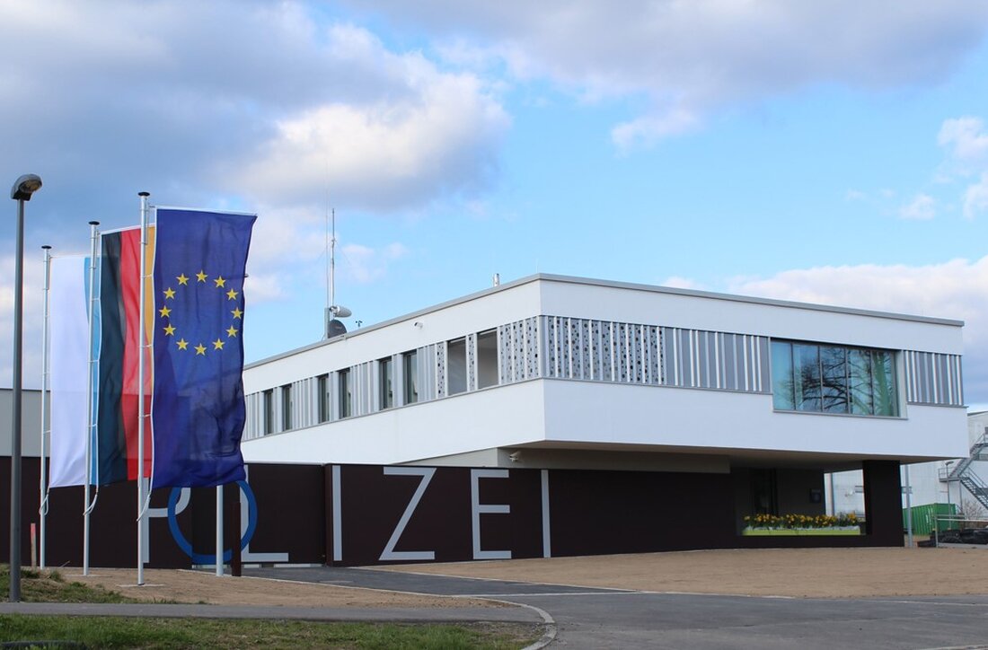 Tirschenreuth. Ein 64-Jähriger fuhr mit seinem Auto zur Polizei, um seinen Führerschein abzuholen - trotz laufendem Fahrverbot.  