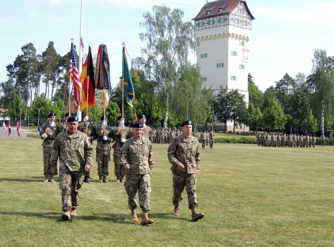 Grafenwöhr. Drei „Grafenwöhrer Generäle“ marschieren neuen Aufgaben entgegen. Brigadegeneral Christopher C. LaNeve ist der neue kommandierende General des 7. US-Armee Ausbildungskommandos (7th ATC) in Grafenwöhr. Von Gerald Morgenstern Der Oberkommandierende [&hellip;]