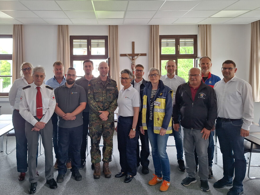 Tirschenreuth. Im Ernstfall zählt jede Minute – besonders, wenn Menschen nach schweren Unfällen, plötzlichen Todesfällen oder Katastrophen unter extremem psychischem Stress stehen. Genau hier setzt die Psychosoziale Notfallversorgung (PSNV) an. 