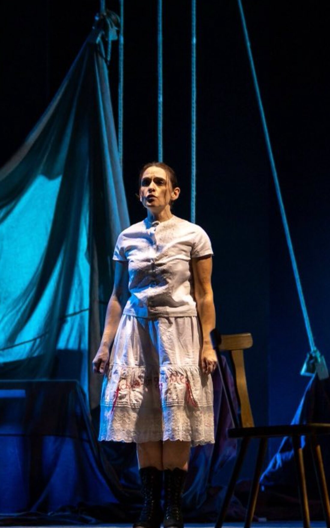 Tirschenreuth. Vor ausverkauftem Haus wurde am Freitag, den 9. November, die Premiere des Stücks „Tannöd“ des Modernen Theaters Tirschenreuth im Kettelerhaus gefeiert.