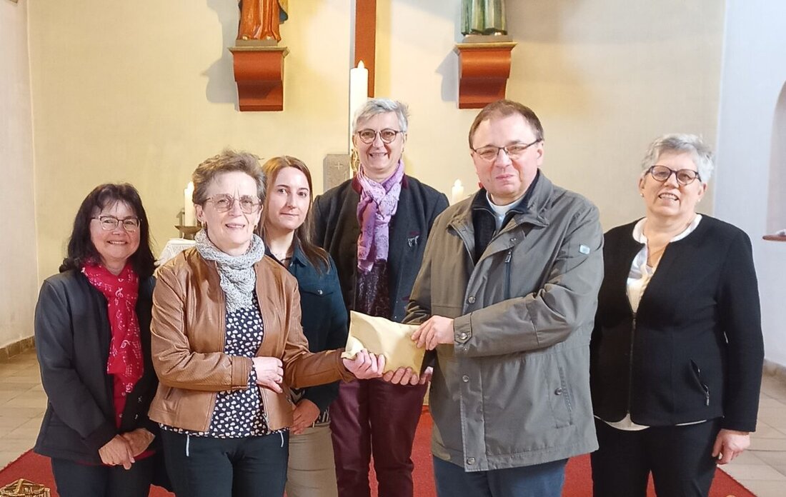 Immenreuth. KAB und Landfrauen spendeten 540 Euro an die Herz-Jesu-Pfarrkirche für die Orgelrenovierung. Die Spende wurde am Ostersonntag übergeben und unterstützt die kirchliche Kultur.