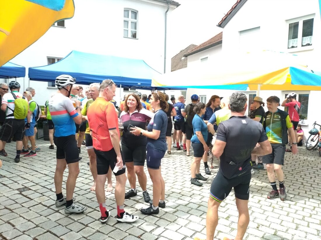 Windischeschenbach. Die 26. Panoramatour am 29. Juni 2025 bietet Radbegeisterten verschiedenste Strecken, darunter Straßen-, Gravel-, Mountainbike- und eine Familientour. Anmeldungen sind bis zum 22. Juni möglich, mit Option auf Nachmeldung und Erwerb einer Radjacke.