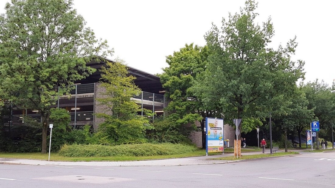 Weiden. In der Weigelstraße beziehungsweise dem Park hinter dem Parkhaus kam es gestern Abend zu einer Auseinandersetzung zwischen zwei Männern. Es flogen die Fetzen. Die beiden jungen Männer – ein [&hellip;]