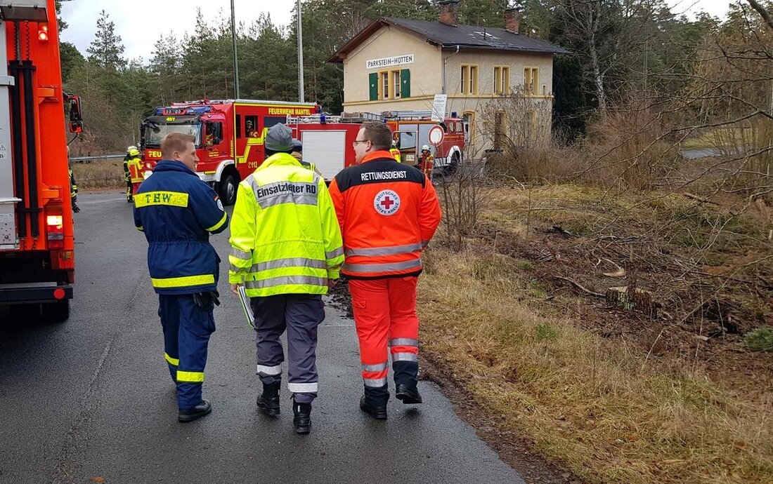 Nordoberpfalz. Ein Unwetter sorgte auch in der Nordoberpfalz für viel Arbeit bei Polizei und Rettungskräften. Dabei ging es um umgestürzte Bäume, herabfallende Dachziegel und Äste sowie umgestürzte Baustellenzäune und Verkehrsschilder. [&hellip;]