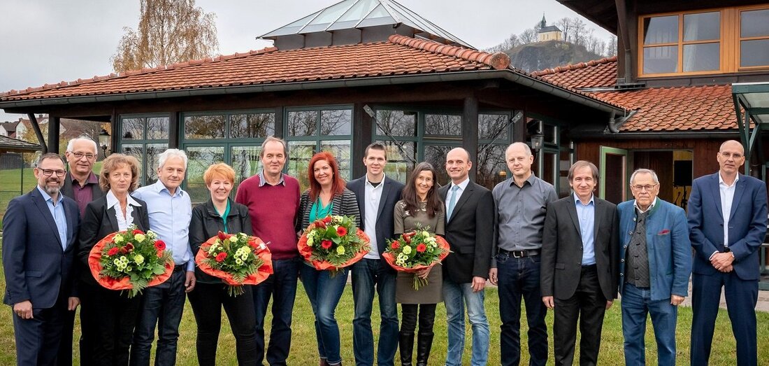 Parkstein. Frisch ausgelernt oder schon ganz lange dabei: Das Parksteiner Familienunternehmen Witron legt viel Wert auf die eigene Ausbildung und das langfristige Beschäftigen seiner Fachkräfte. Bei einer gemeinsamen Feierstunde ehrte [&hellip;]