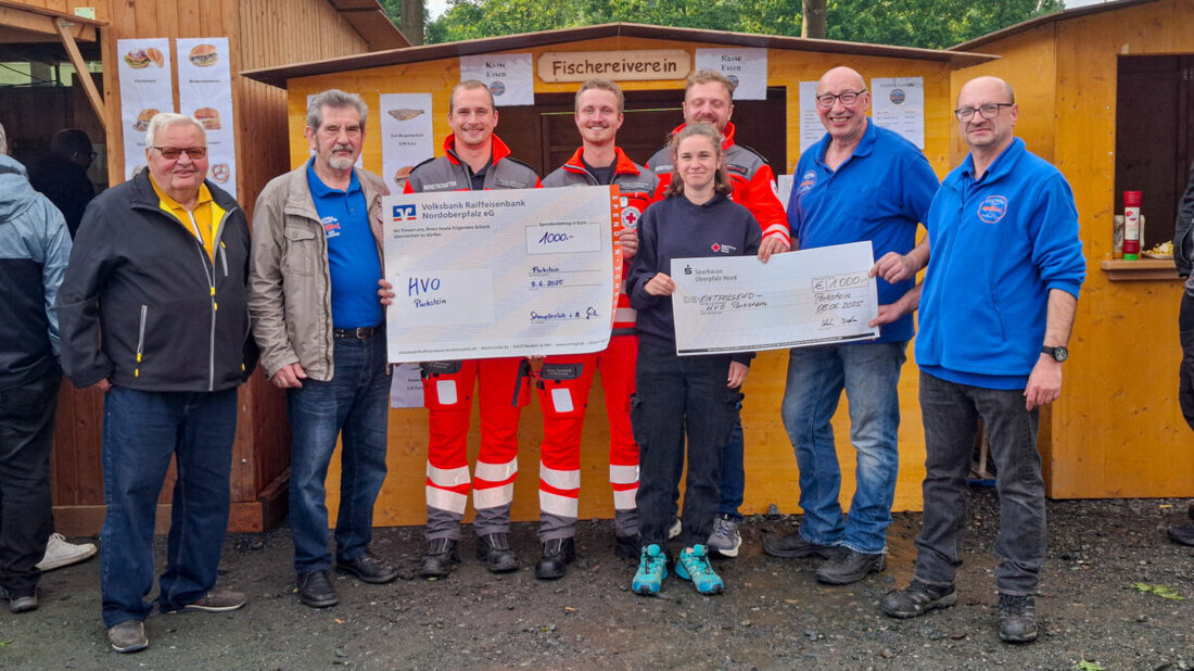 Parkstein. Der Fischereiverein und der Schnupferclub Parkstein spendeten jeweils 1.000 Euro an die Helfer vor Ort zur Unterstützung eines neuen Einsatzfahrzeugs. Die Spende wurde teilweise durch das Fischerfest am 8. Juni 2025 finanziert.