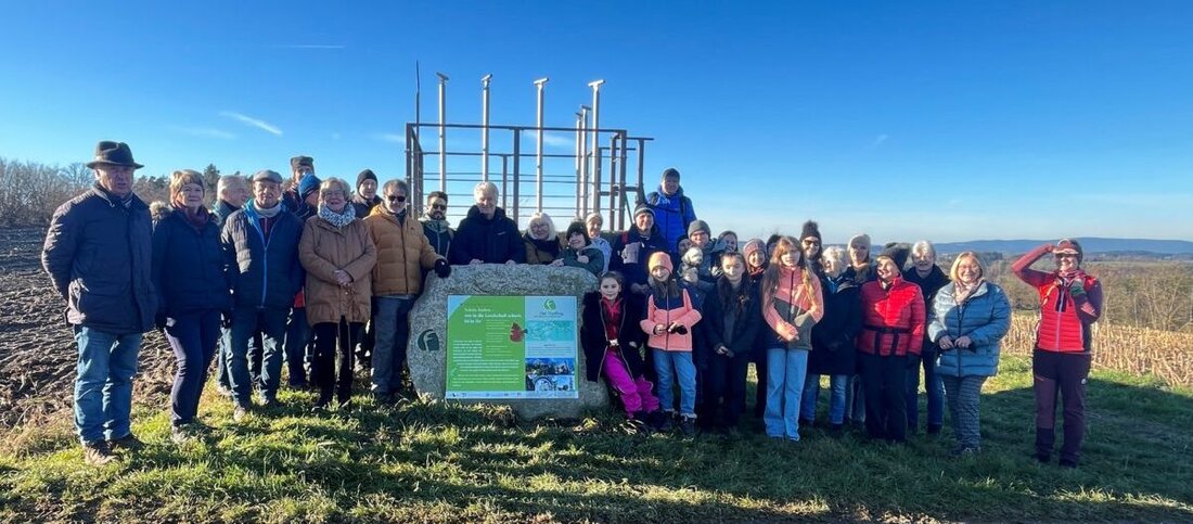 Floß. Die Partnerschaft zwischen Floß und Tlucna/Tschechien wurde durch Begegnungen und gemeinsame Ausflüge, wie eine Fahrradtour und einen Wanderweg, weiter gestärkt. Ein geplanter Gegenbesuch in Floß und die Idee, Informationen auch auf Tschechisch anzubieten, sollen die freundschaftlichen und kulturellen Bindungen vertiefen.