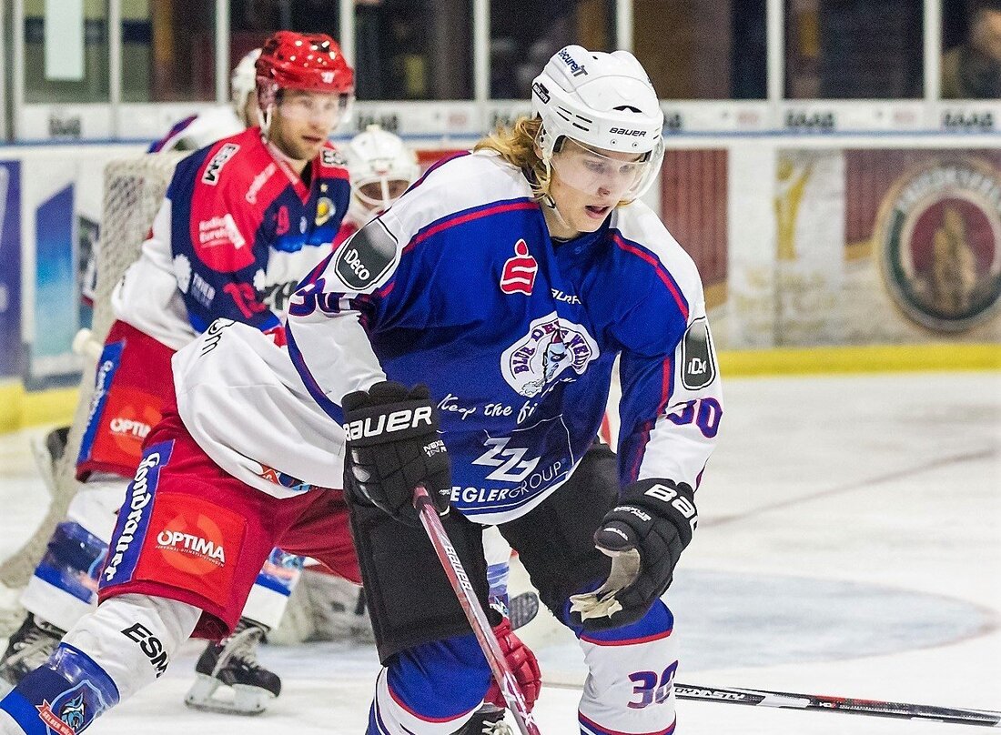 Weiden. Letzte Saison noch per Förderlizenz, ab der neuen Spielzeit fest im Kader: Der Eishocky-Oberligist EV Weiden hat da Sturmtalent Patrik-Oliver Rypar verpflichtet. Der 19-Jährige, der vergangene Saison für die Blue [&hellip;]